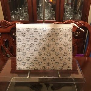🔥🔥Authentic New MCM Visetos Pouch/Clutch🔥🔥